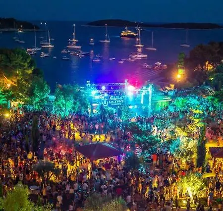 Апартаменты Charming Modern House With The New Swimming Pool - Maya 1 Трогир