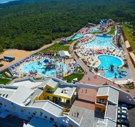 Charming Modern House With The New Swimming Pool - Maya 1 Apartman *